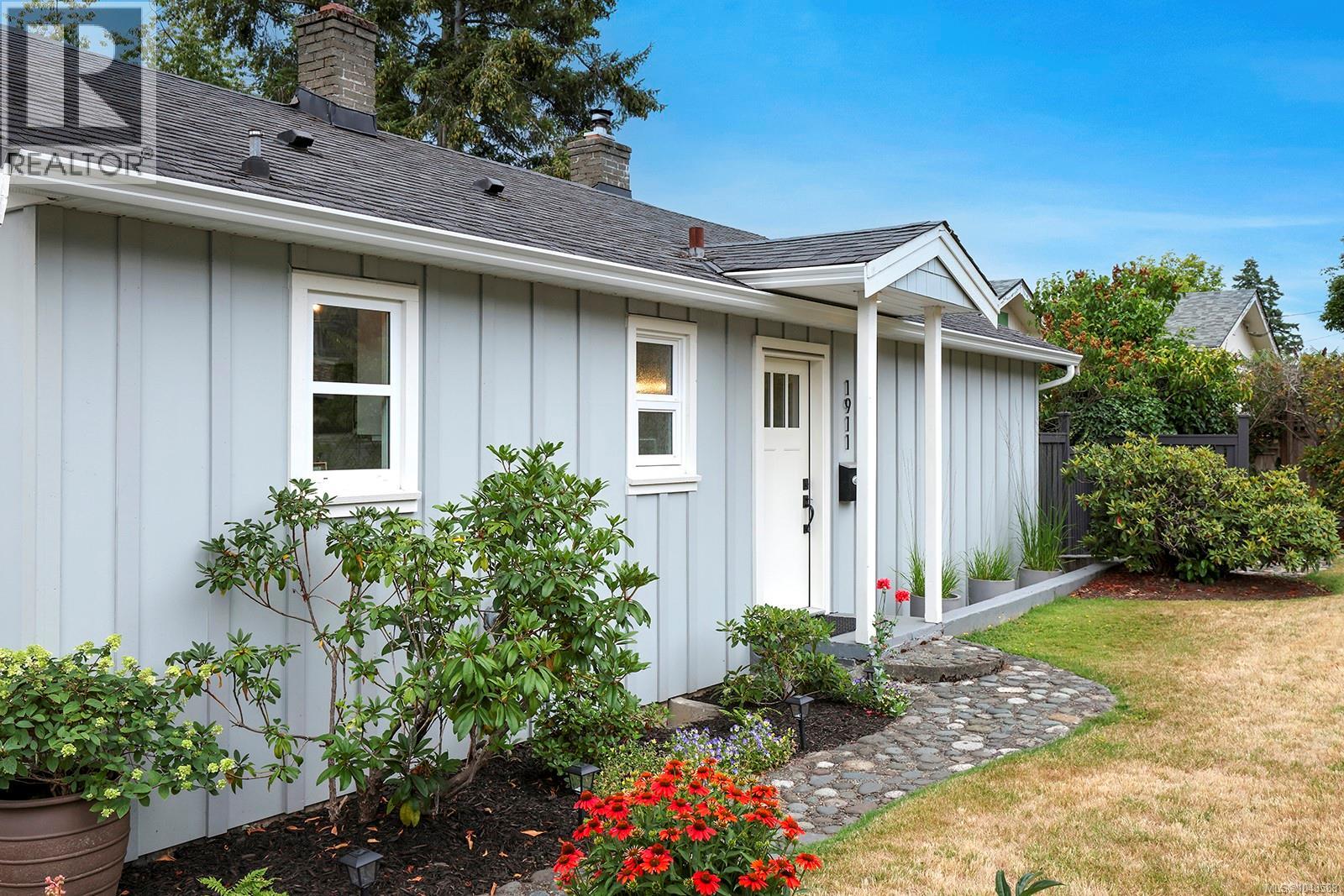 1911 Comox Ave - 18