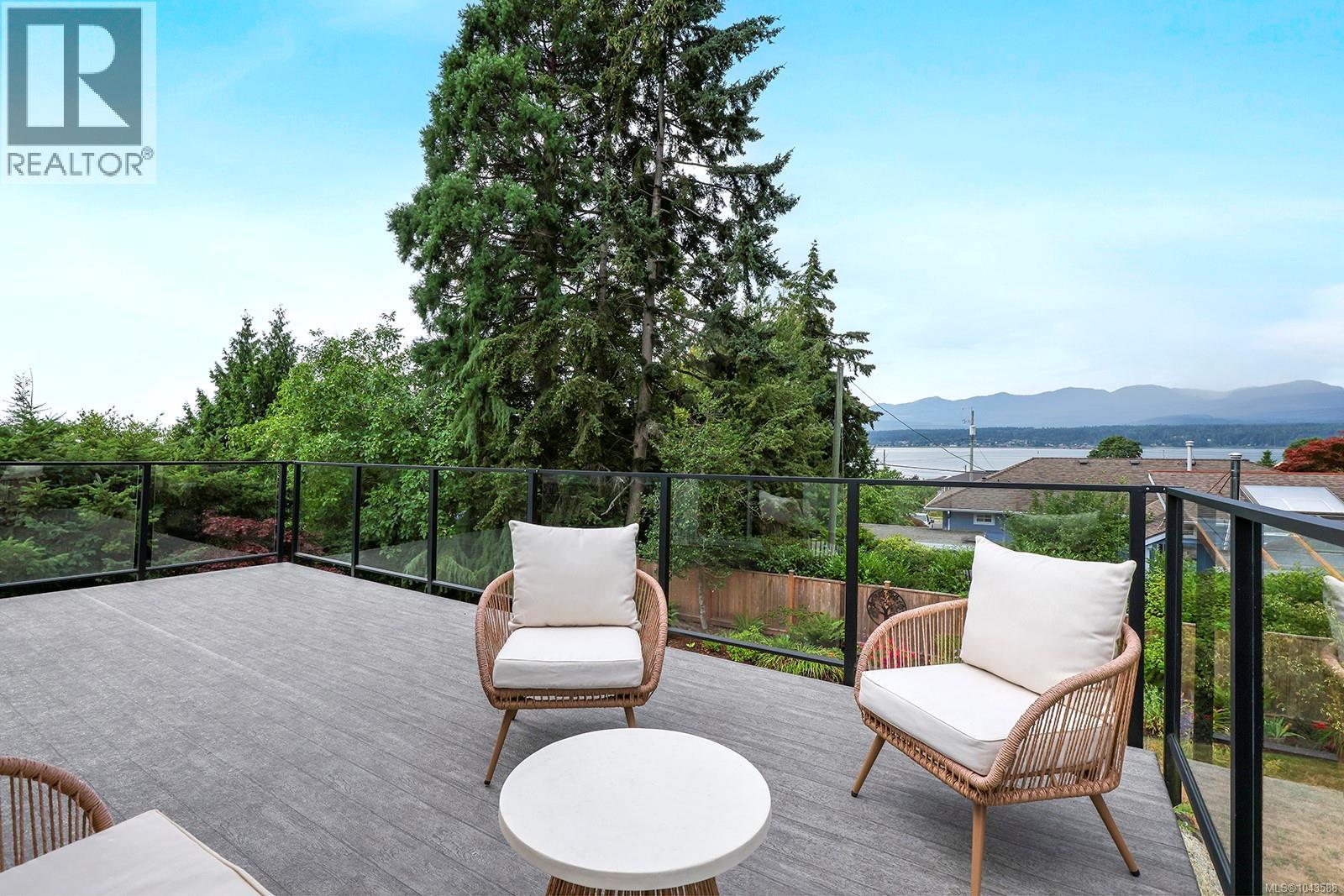 1911 Comox Ave - 36