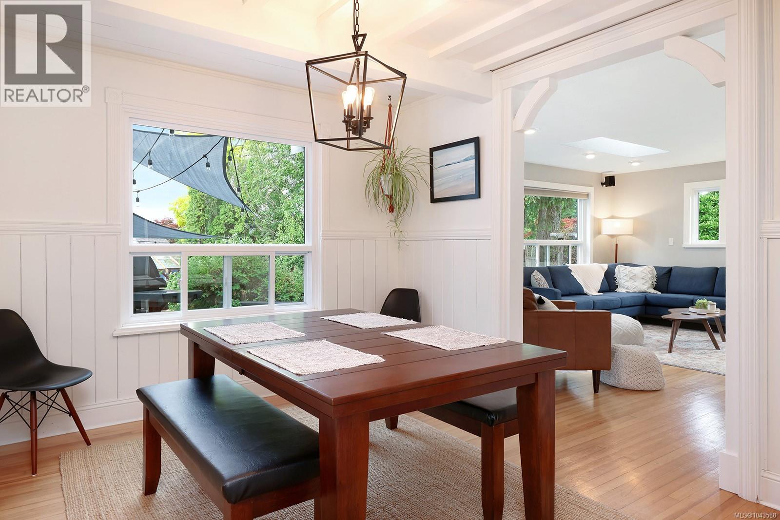 1911 Comox Ave - 22