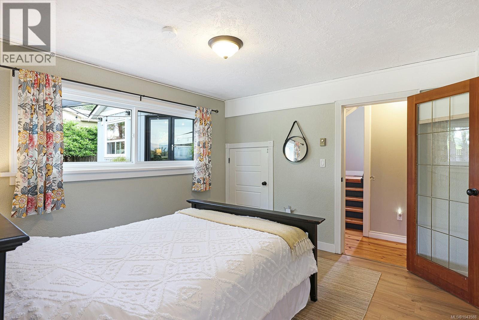 1911 Comox Ave - 28