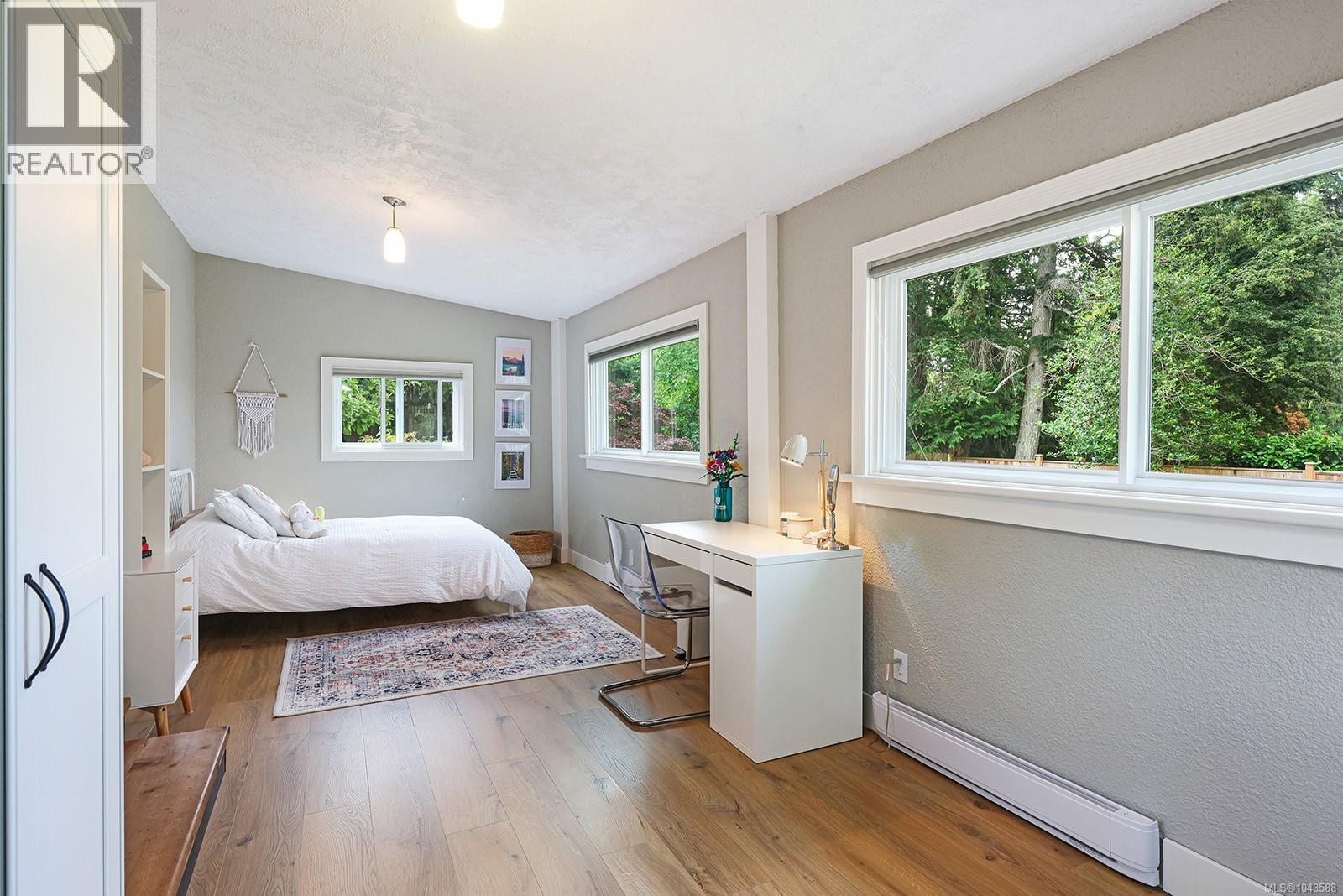 1911 Comox Ave - 32