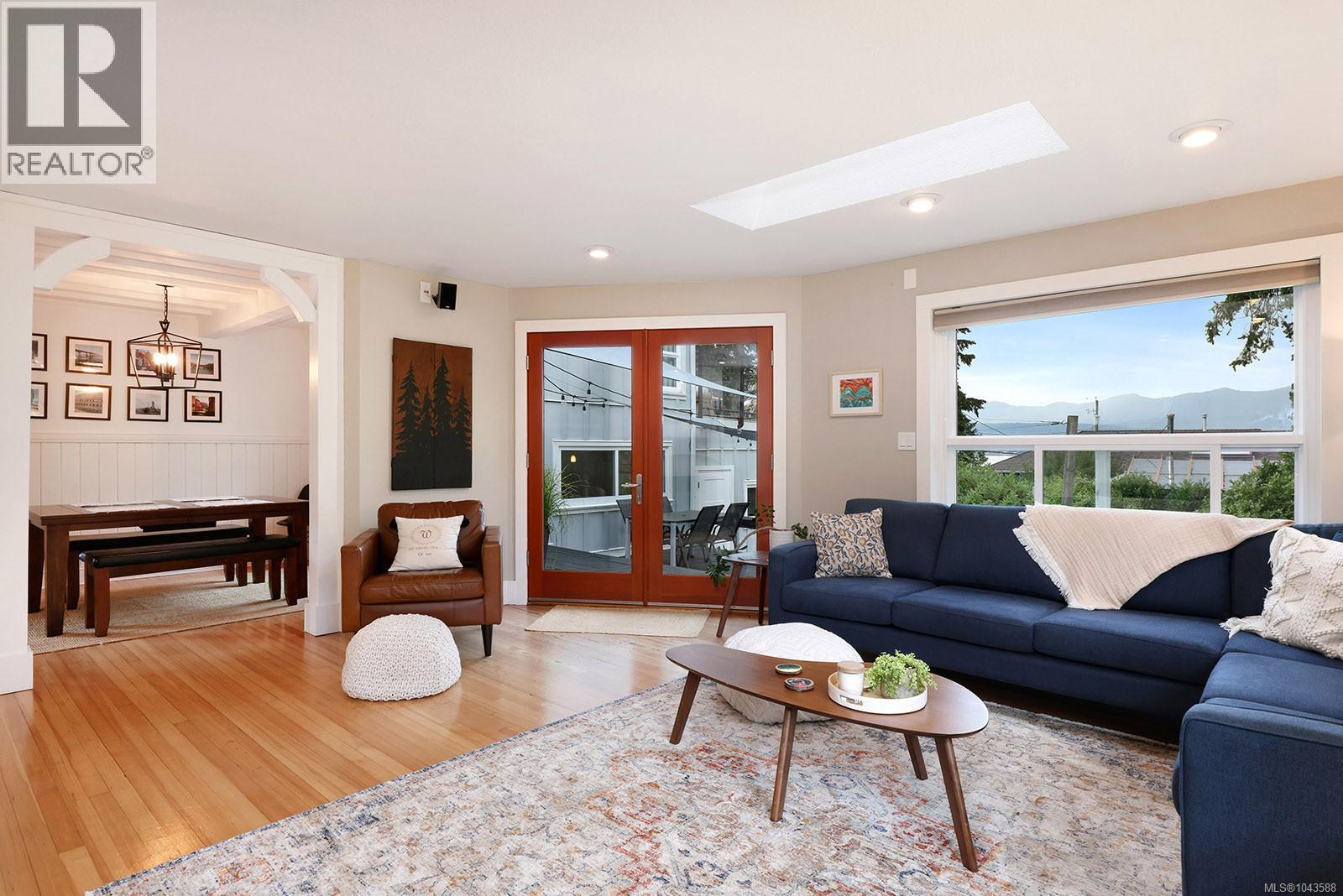1911 Comox Ave - 4