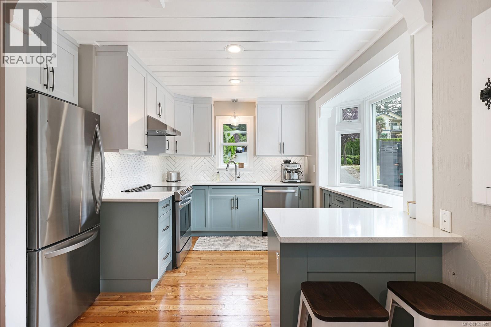 1911 Comox Ave - 5