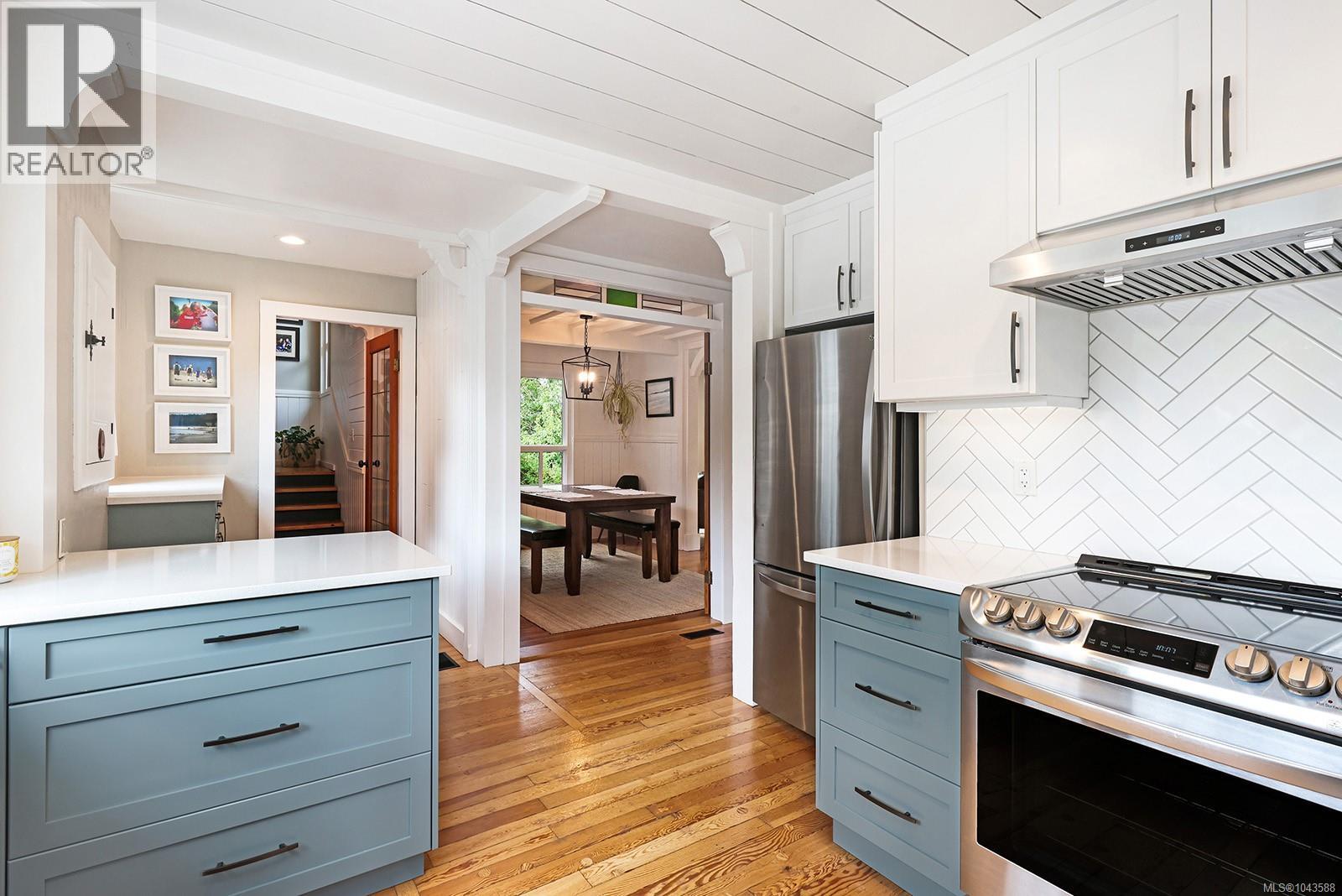 1911 Comox Ave - 6