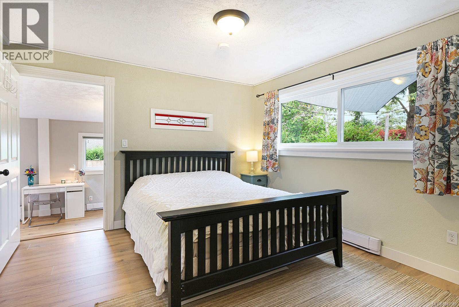 1911 Comox Ave - 29