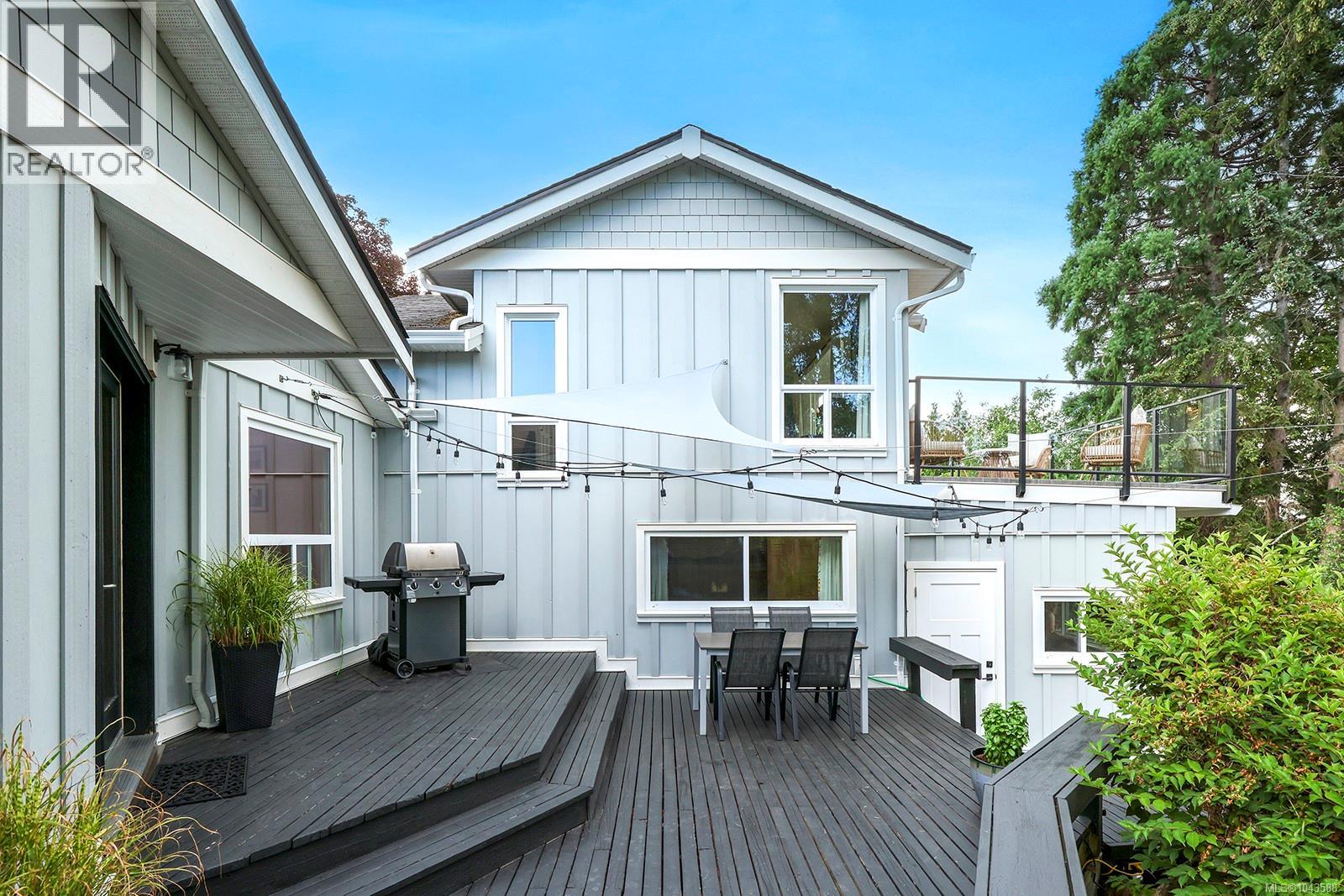 1911 Comox Ave - 8