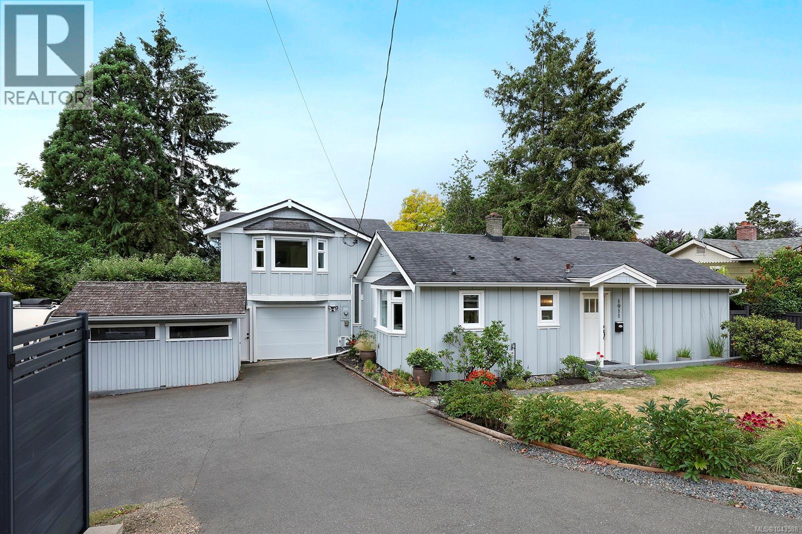 1911 Comox Ave - 15