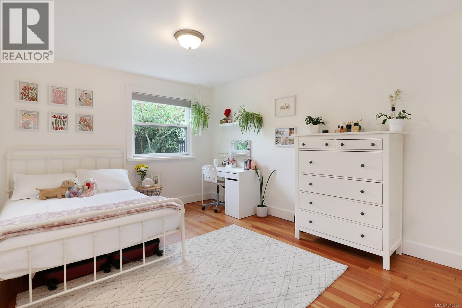 1911 Comox Ave - 23