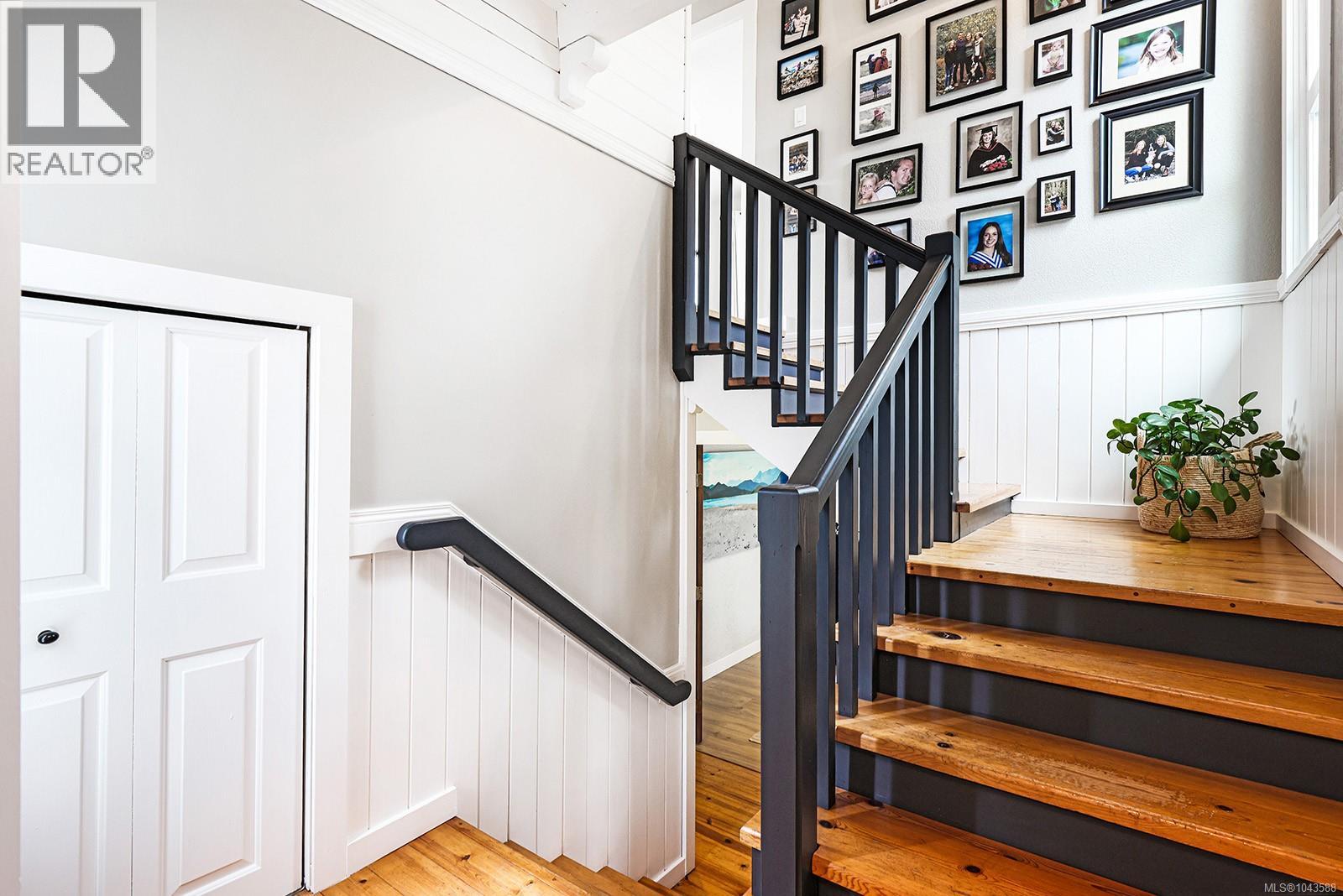 1911 Comox Ave - 33