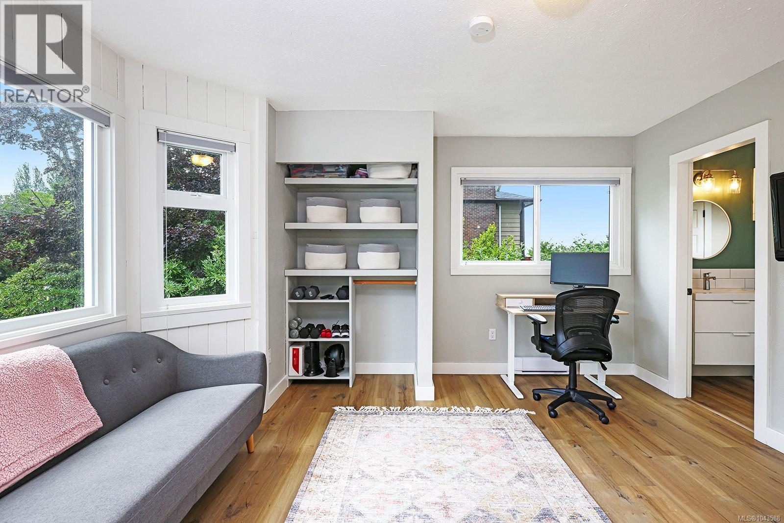 1911 Comox Ave - 39