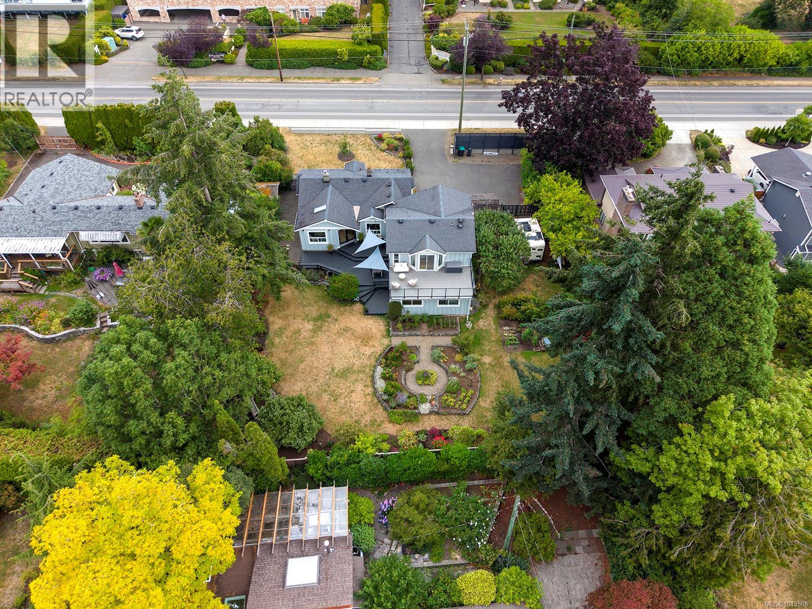 1911 Comox Ave - 48