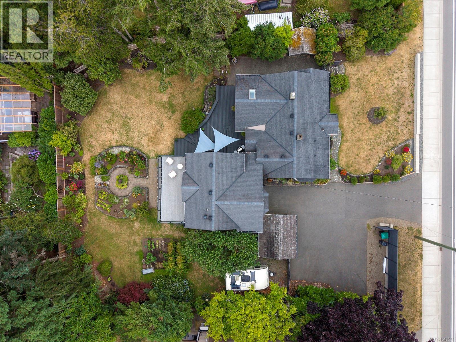 1911 Comox Ave - 49