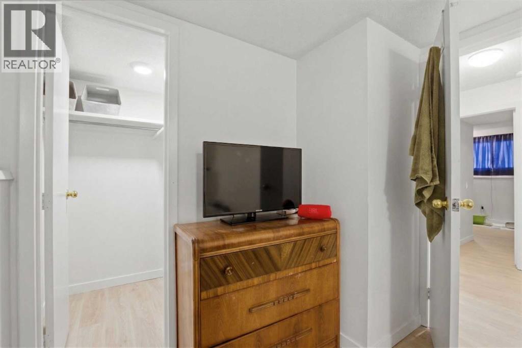6333/6335 24 Avenue NE - 34