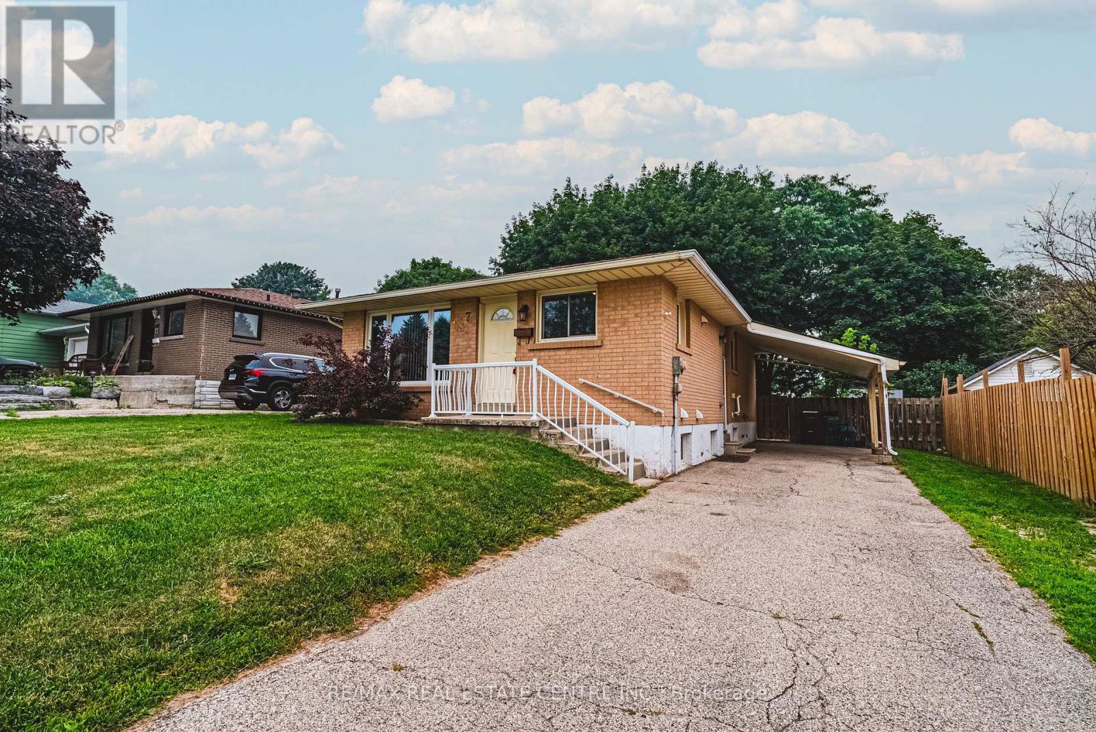 7 CHAPMAN COURT — photo 2