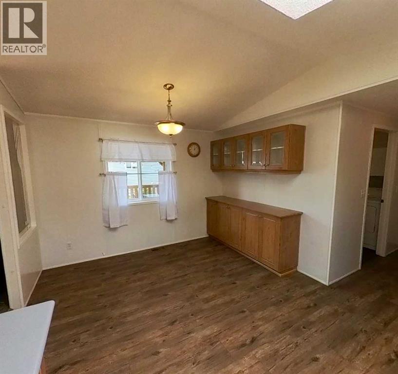 27, 5211 55 Avenue - 13