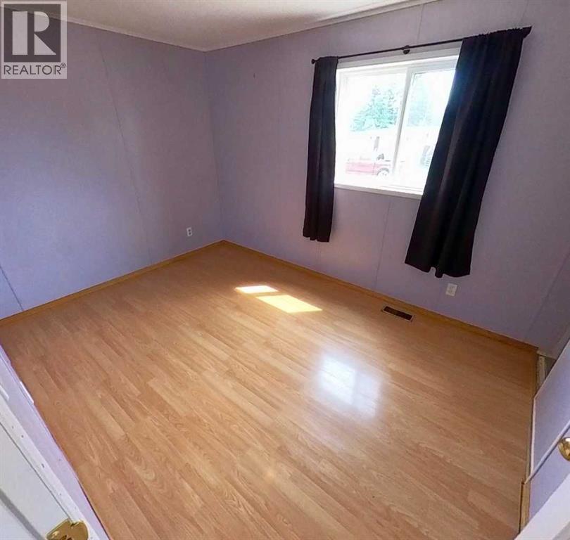 27, 5211 55 Avenue - 17