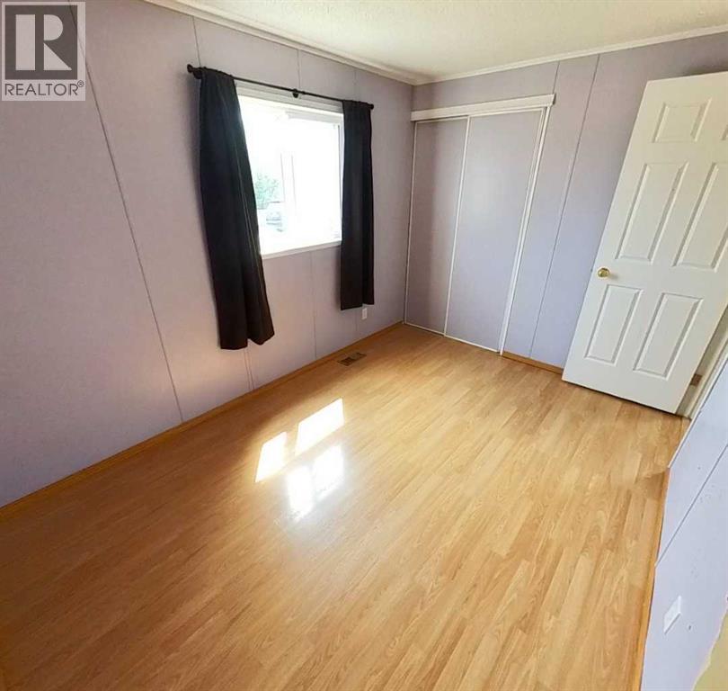 27, 5211 55 Avenue - 18