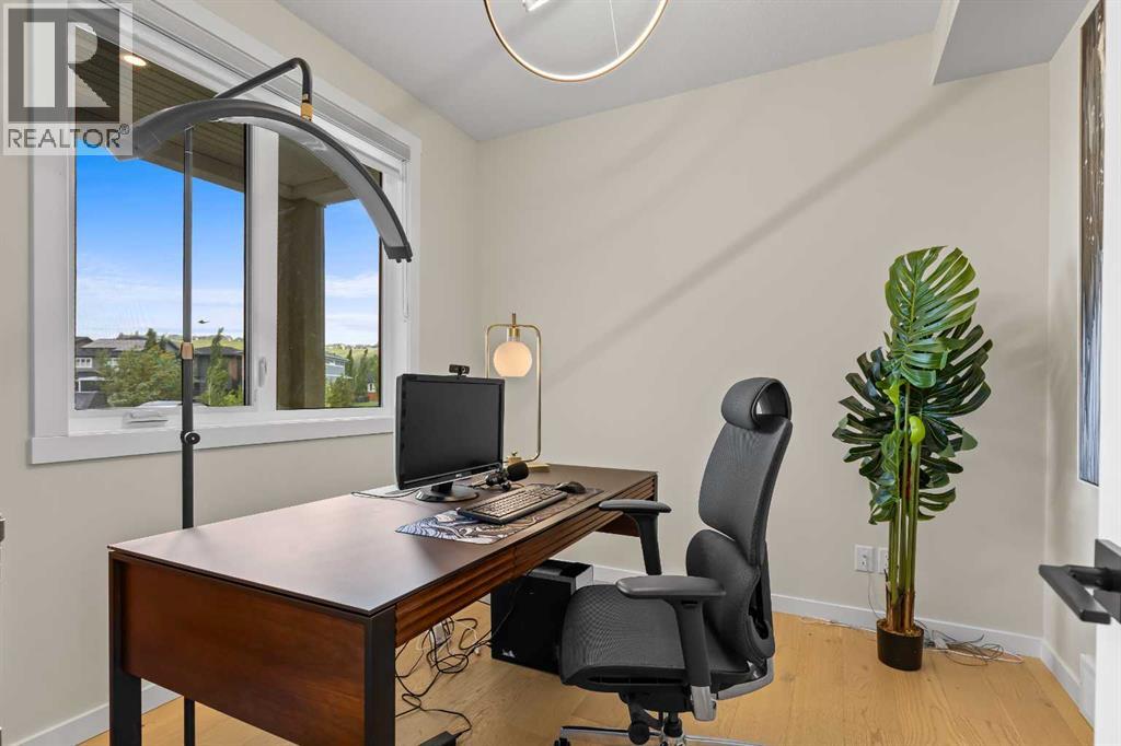 1104 Cranbrook Gardens SE - 12