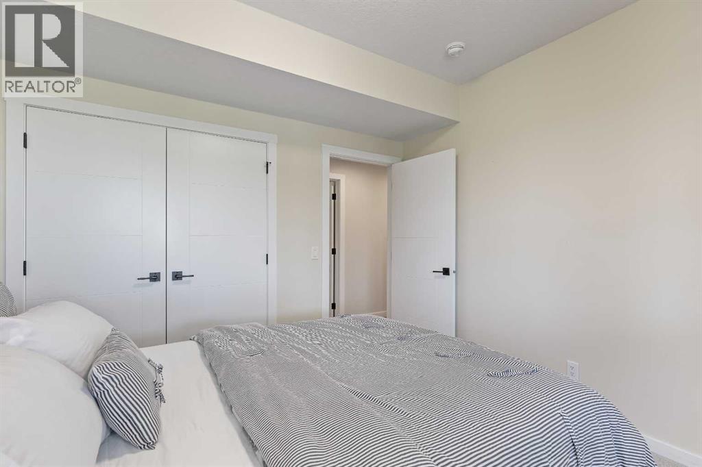 1104 Cranbrook Gardens SE - 33