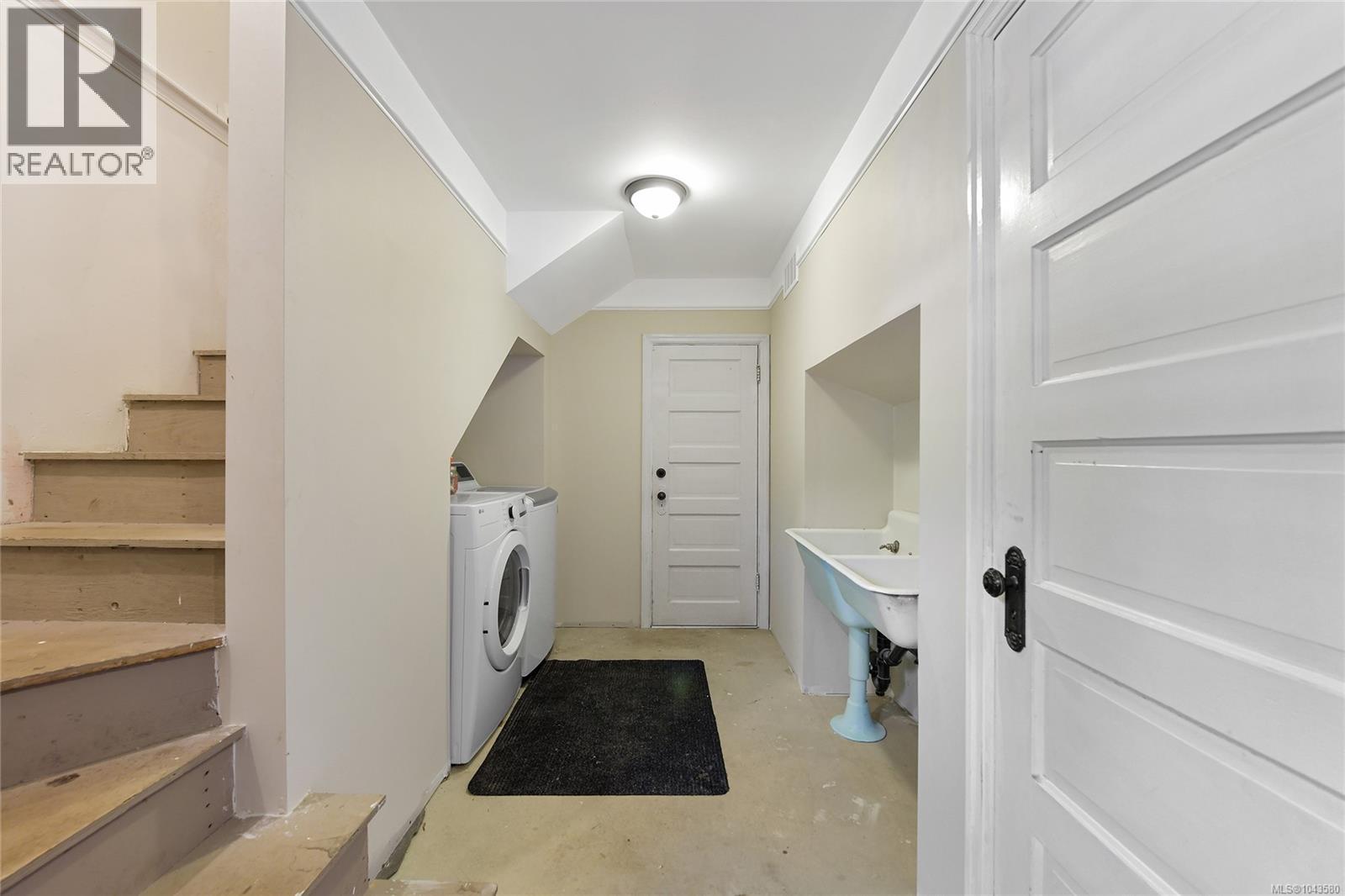 1597 Monterey Ave - 23