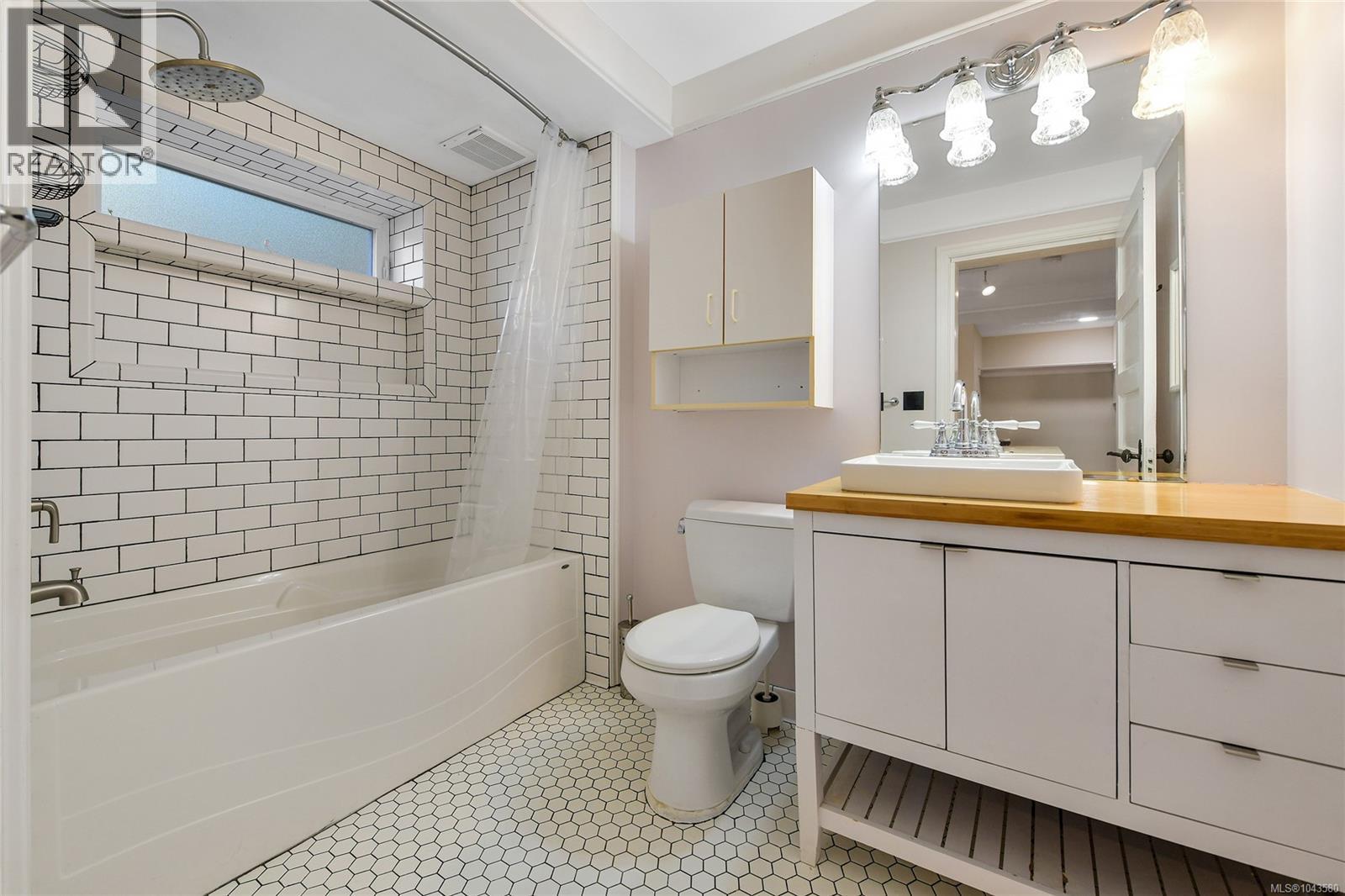 1597 Monterey Ave - 29