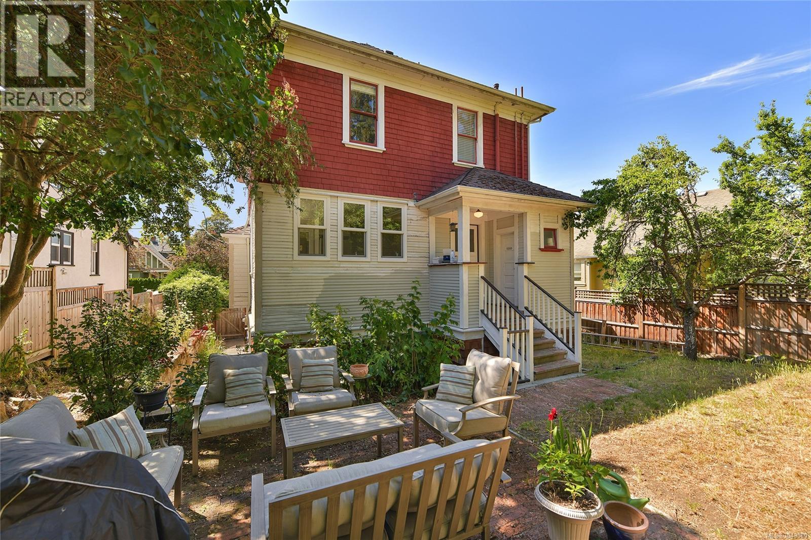 1597 Monterey Ave - 32