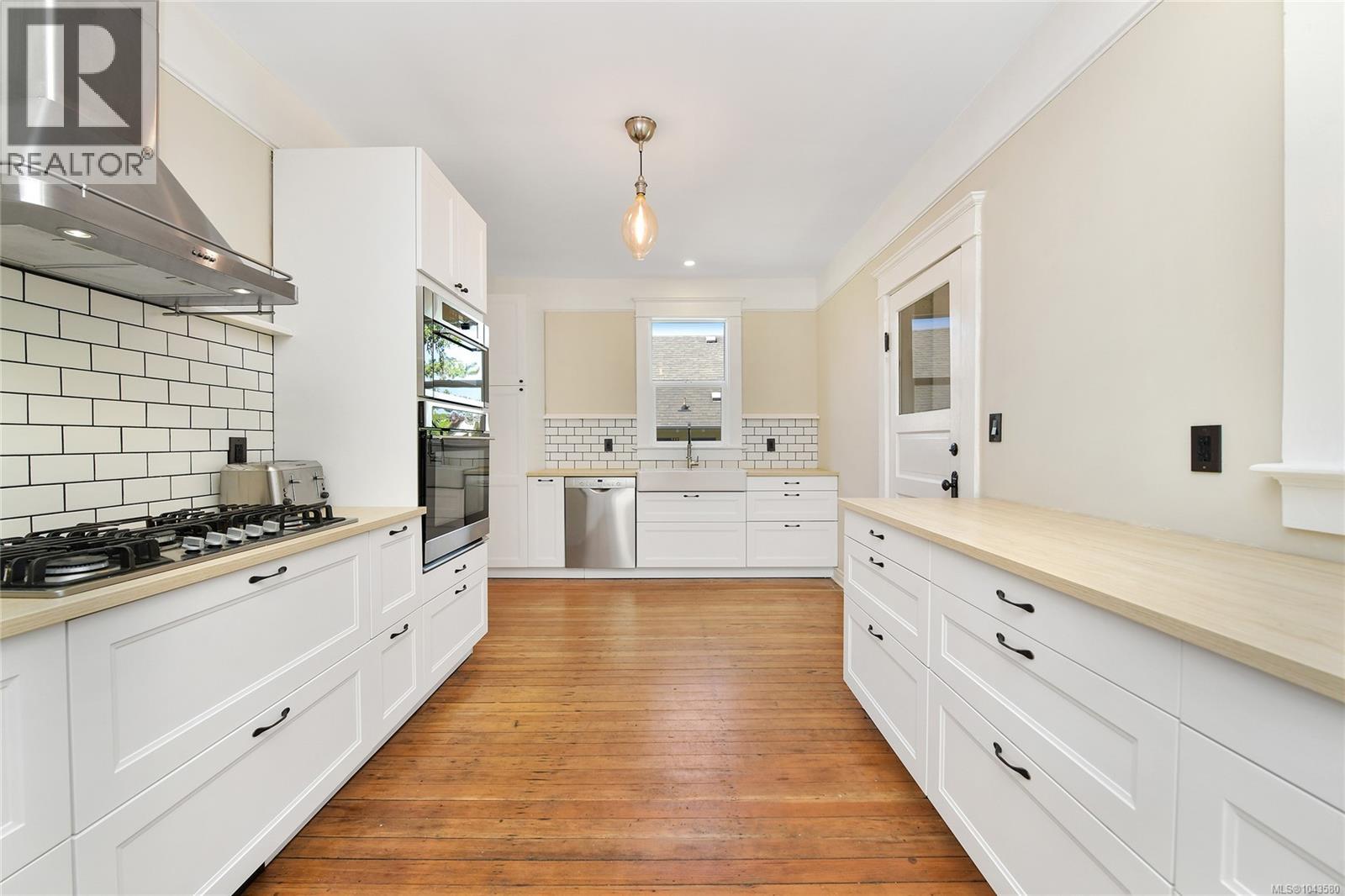 1597 Monterey Ave - 4