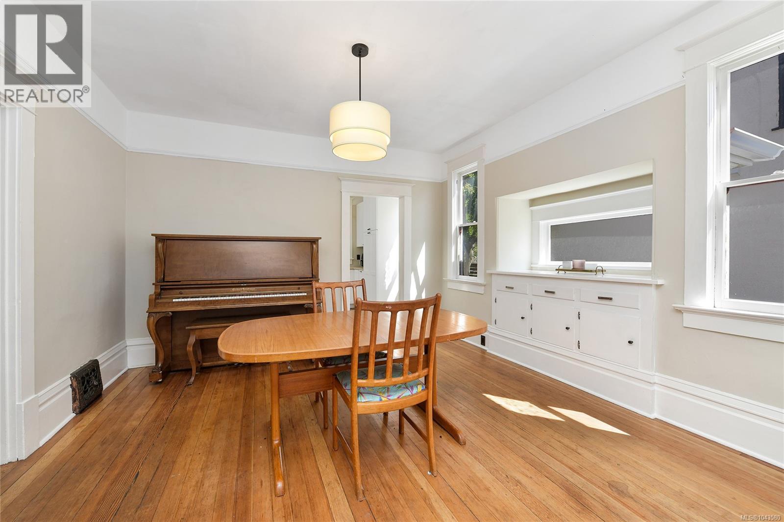 1597 Monterey Ave - 8