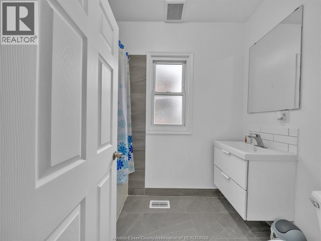 1096 HALL - 14