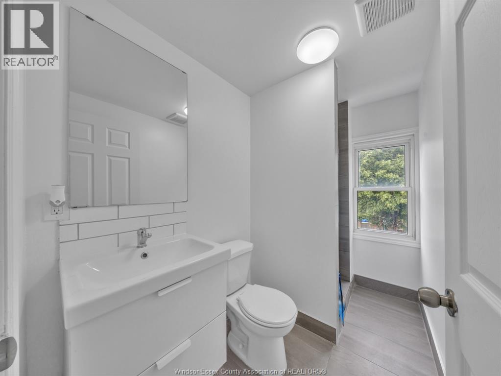 1096 HALL - 26