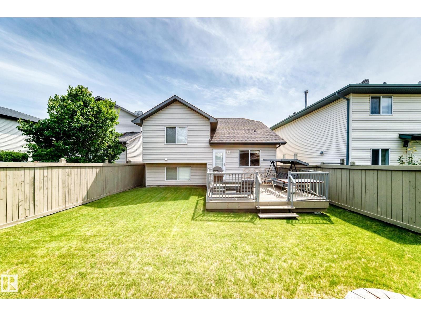 3226 30 AV NW - 2