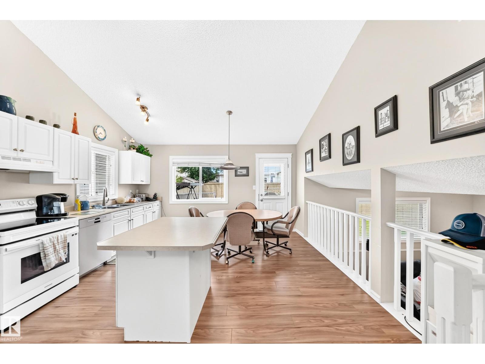 3226 30 AV NW - 13