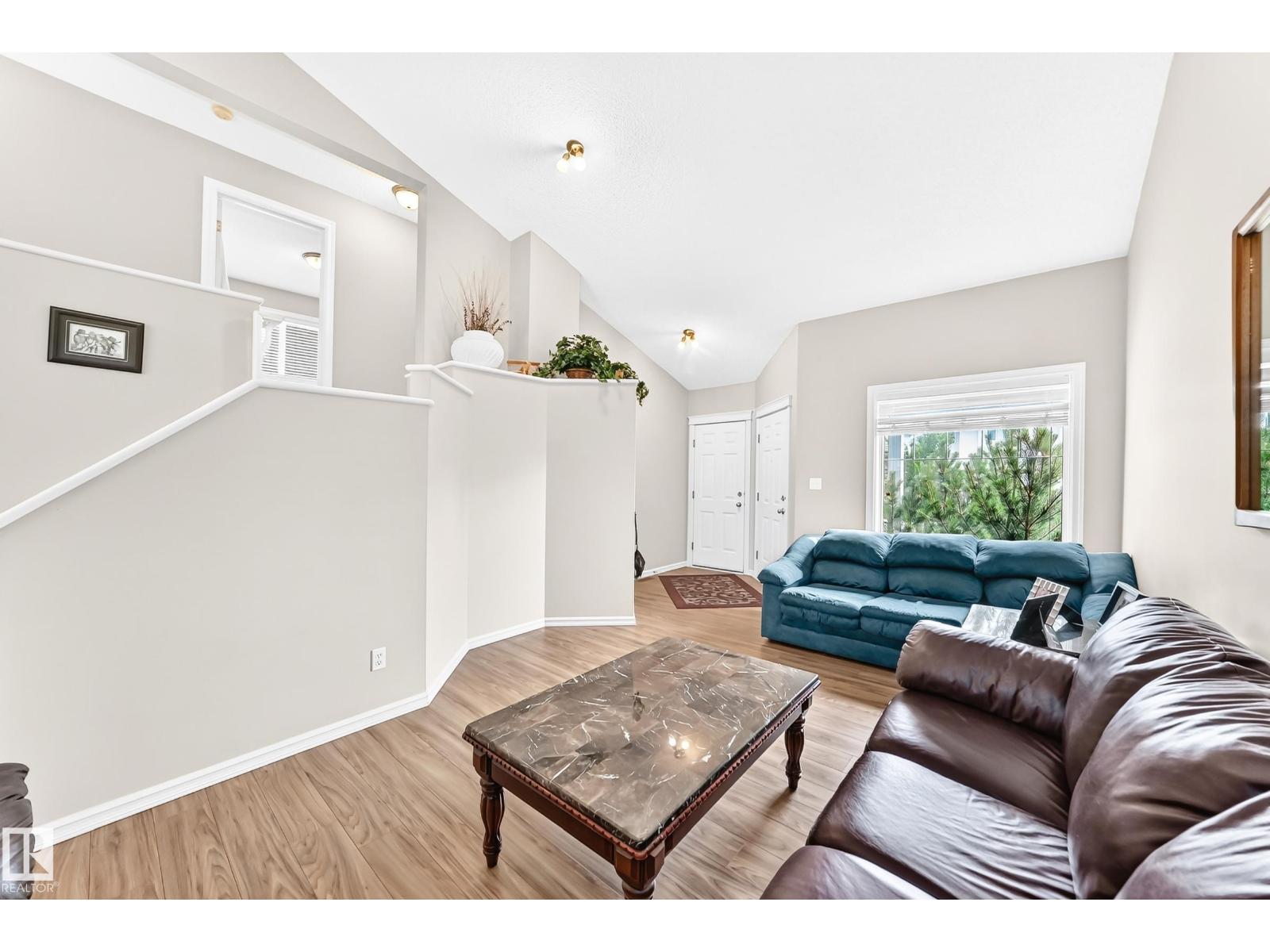 3226 30 AV NW - 10
