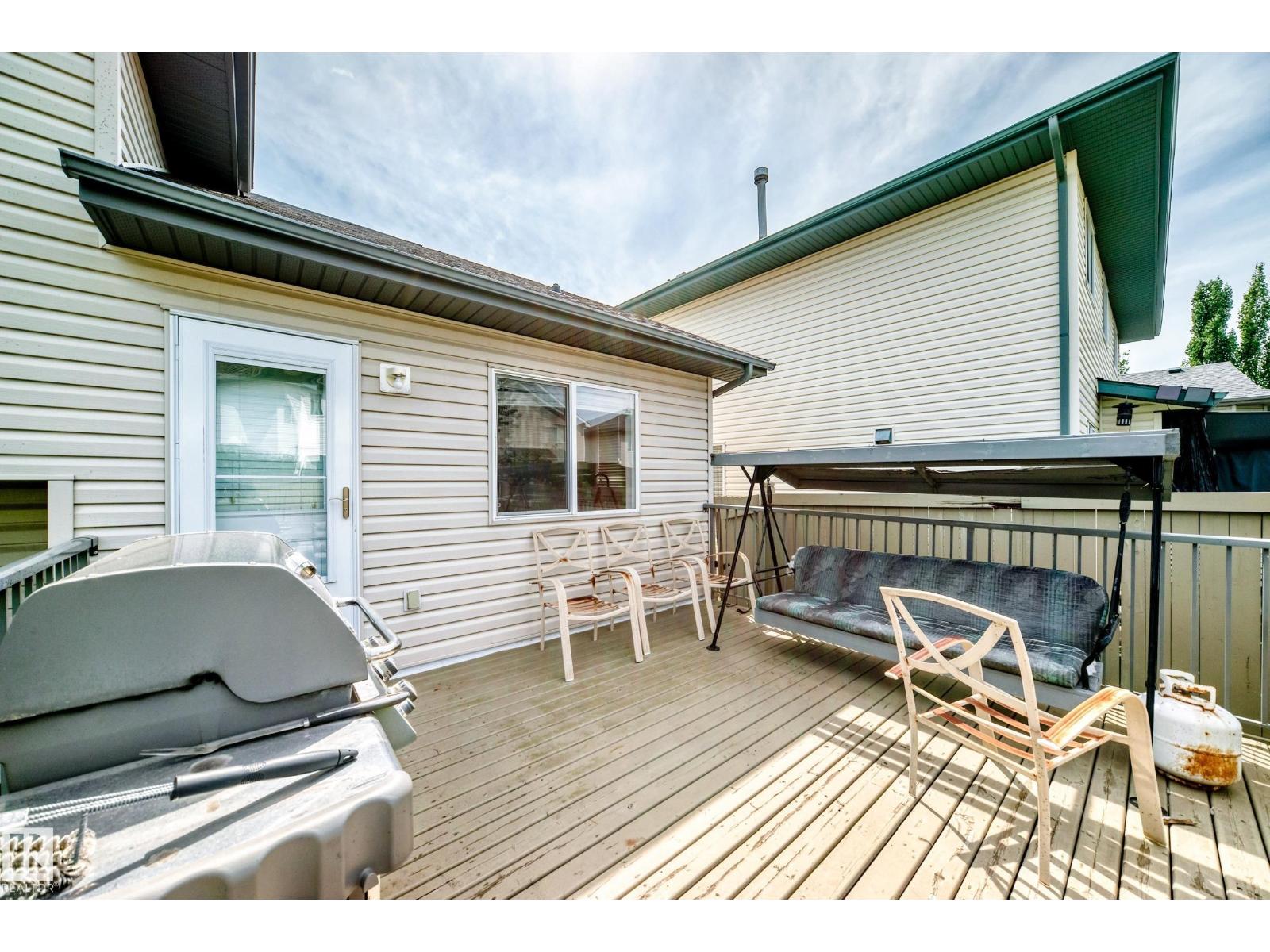 3226 30 AV NW - 6