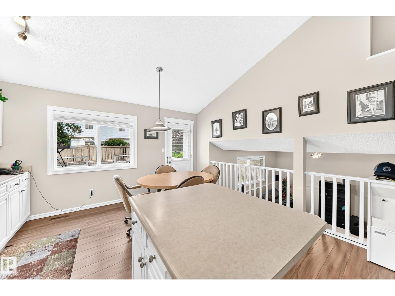 3226 30 AV NW - 14