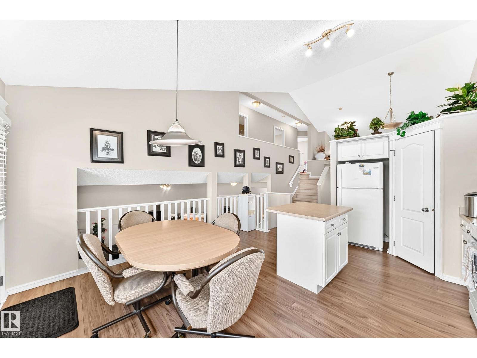 3226 30 AV NW - 15