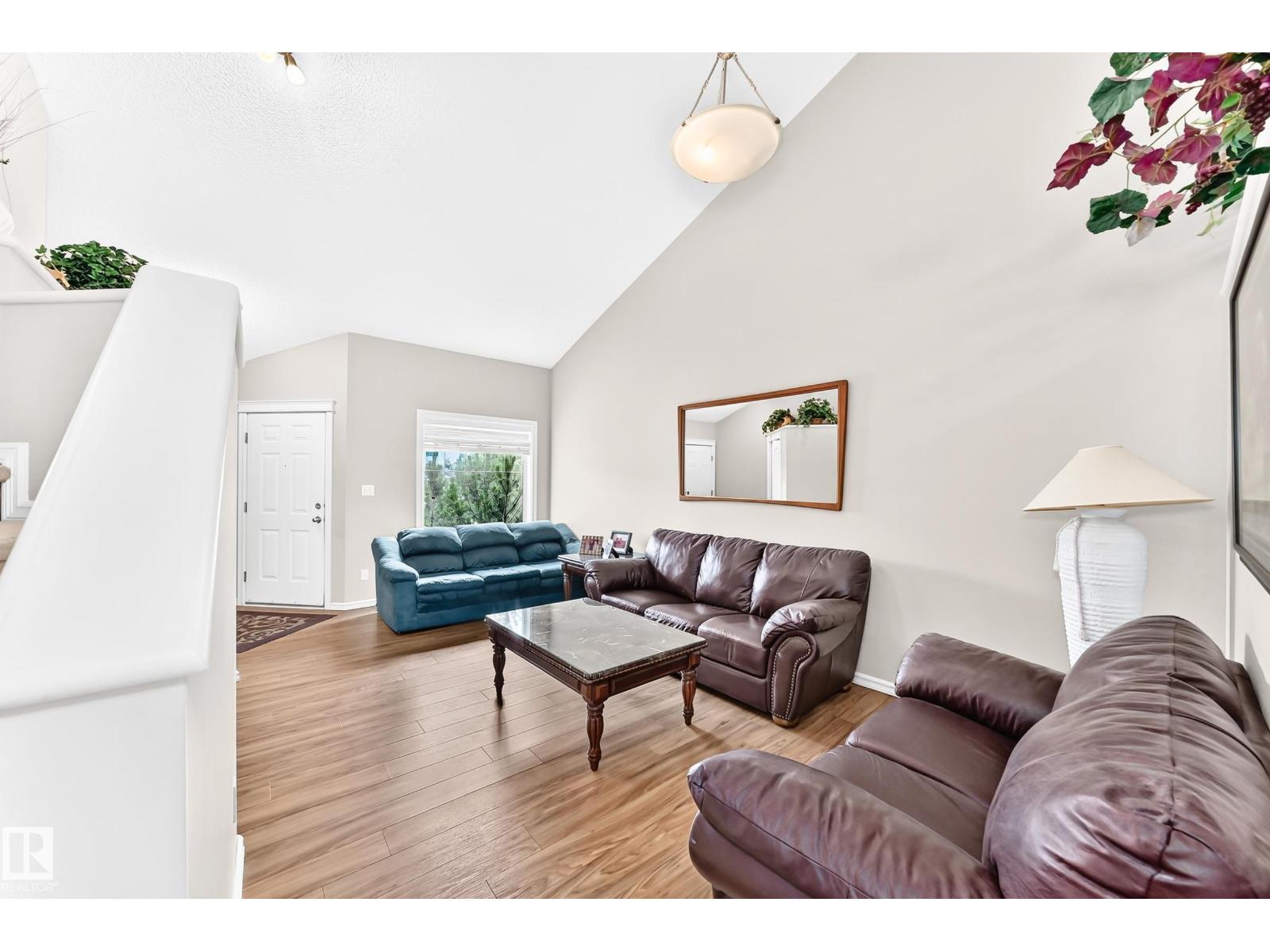 3226 30 AV NW - 11