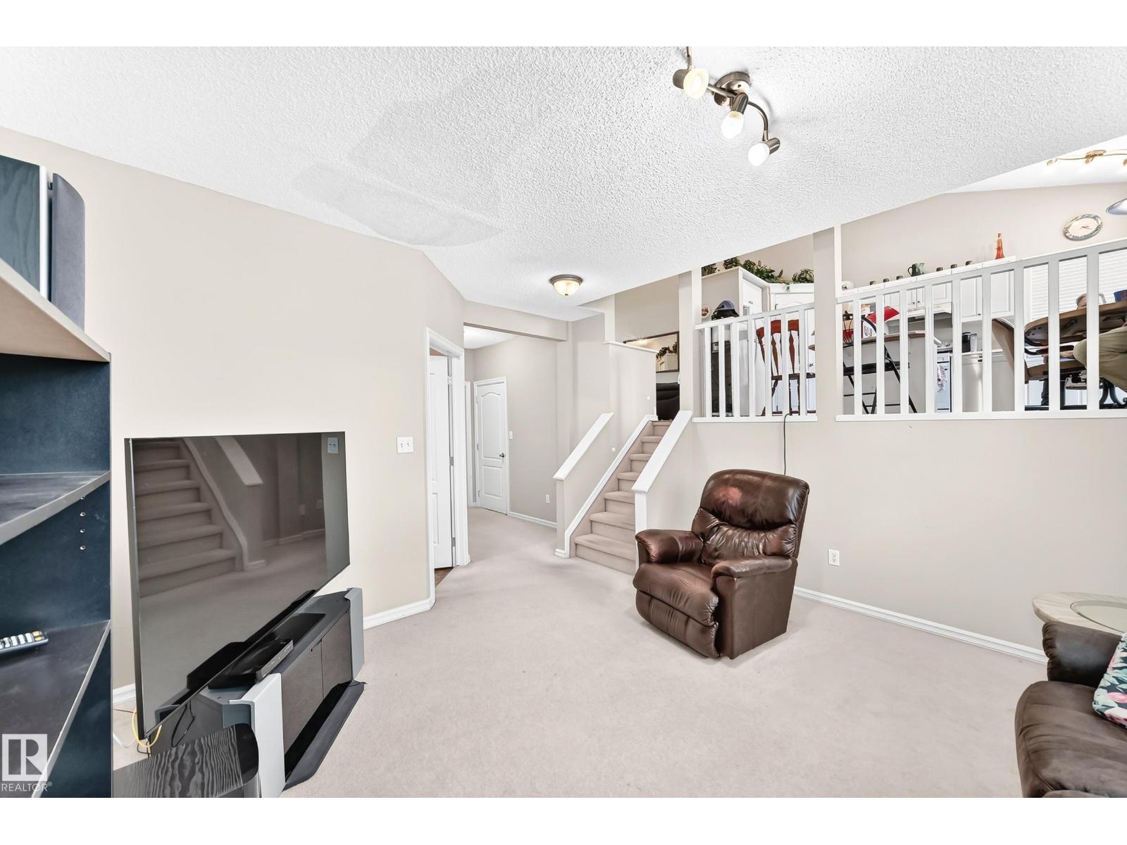3226 30 AV NW - 38
