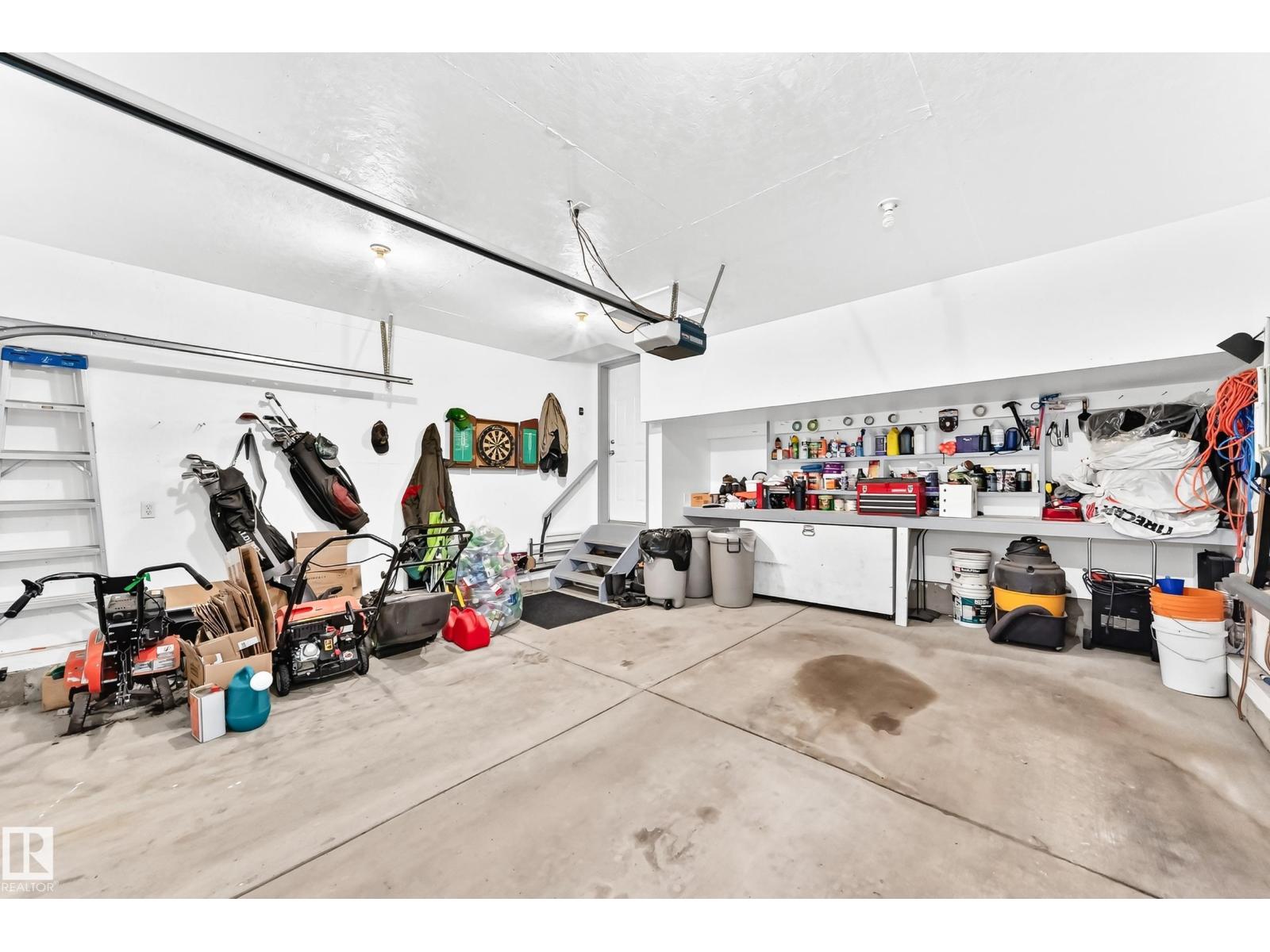 3226 30 AV NW - 50