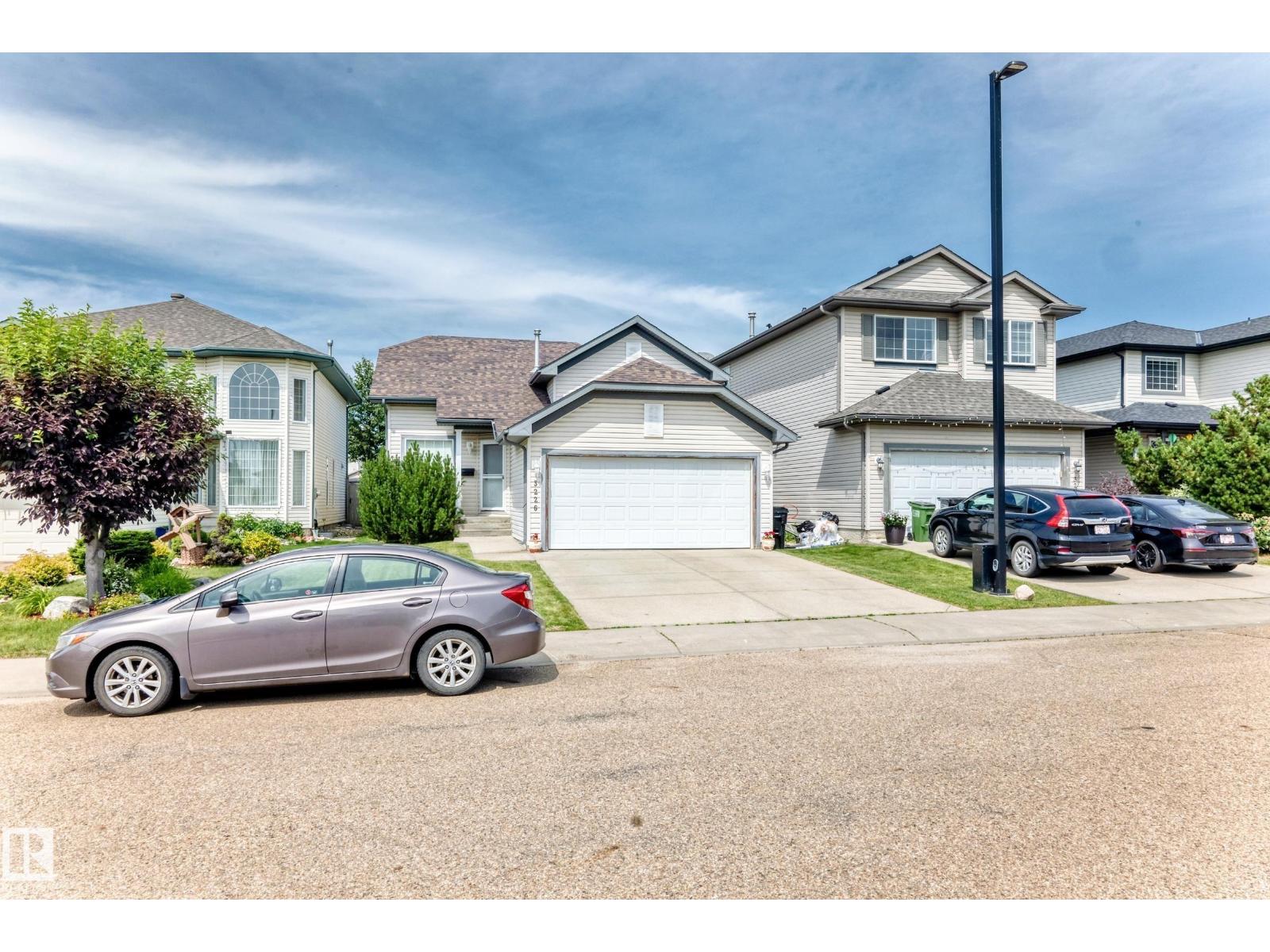 3226 30 AV NW - 54