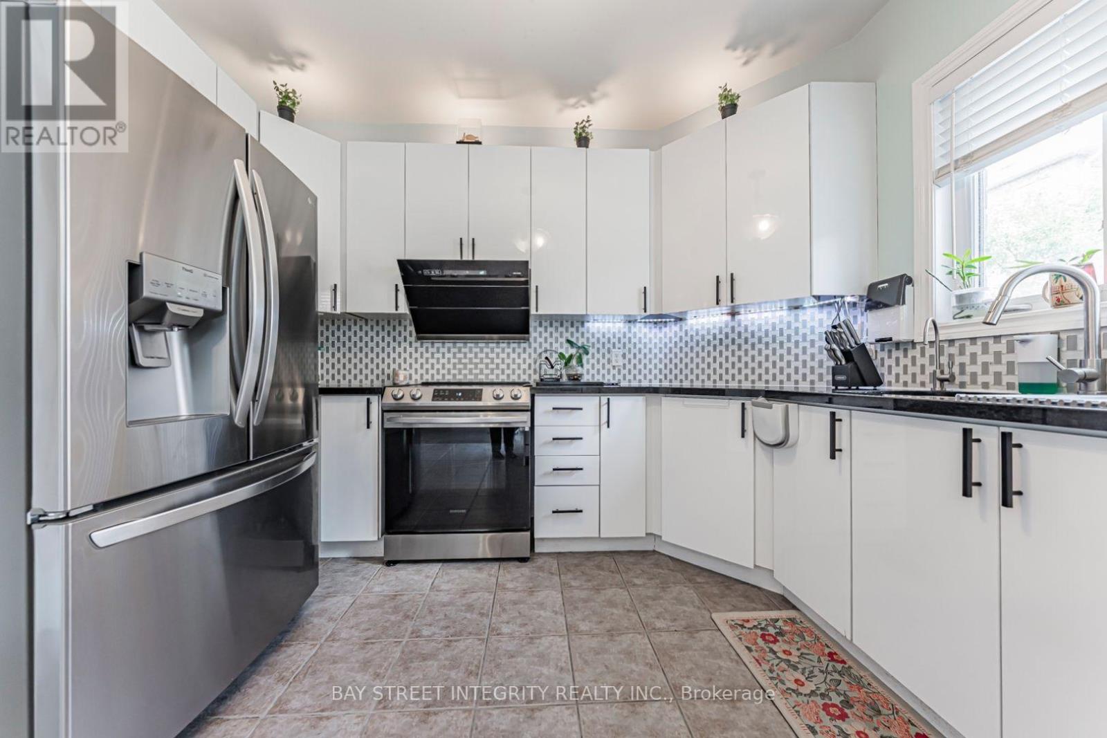 221 WOODSPRING AVENUE - 10