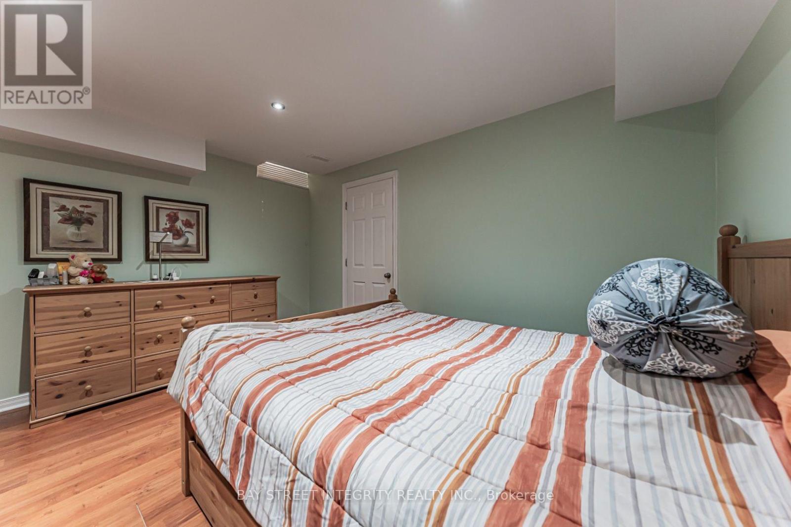 221 WOODSPRING AVENUE - 23