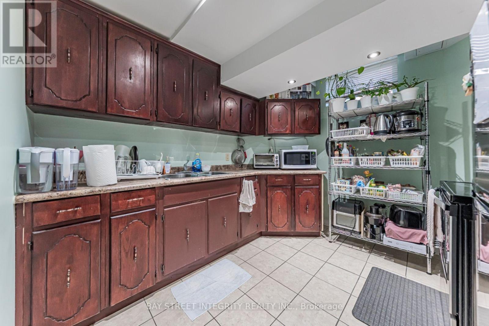221 WOODSPRING AVENUE - 24