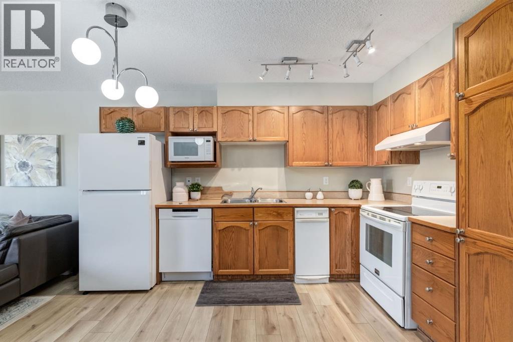 #101 11 Somervale View SW - 13