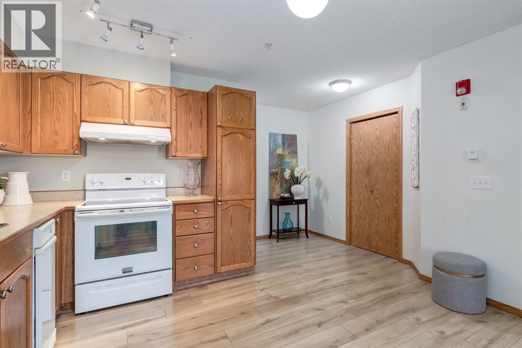 #101 11 Somervale View SW - 12