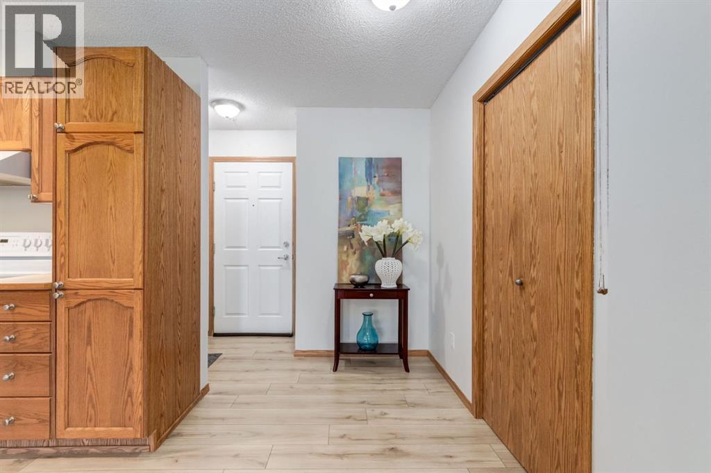 #101 11 Somervale View SW - 11