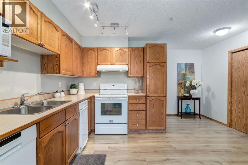 #101 11 Somervale View SW - 16