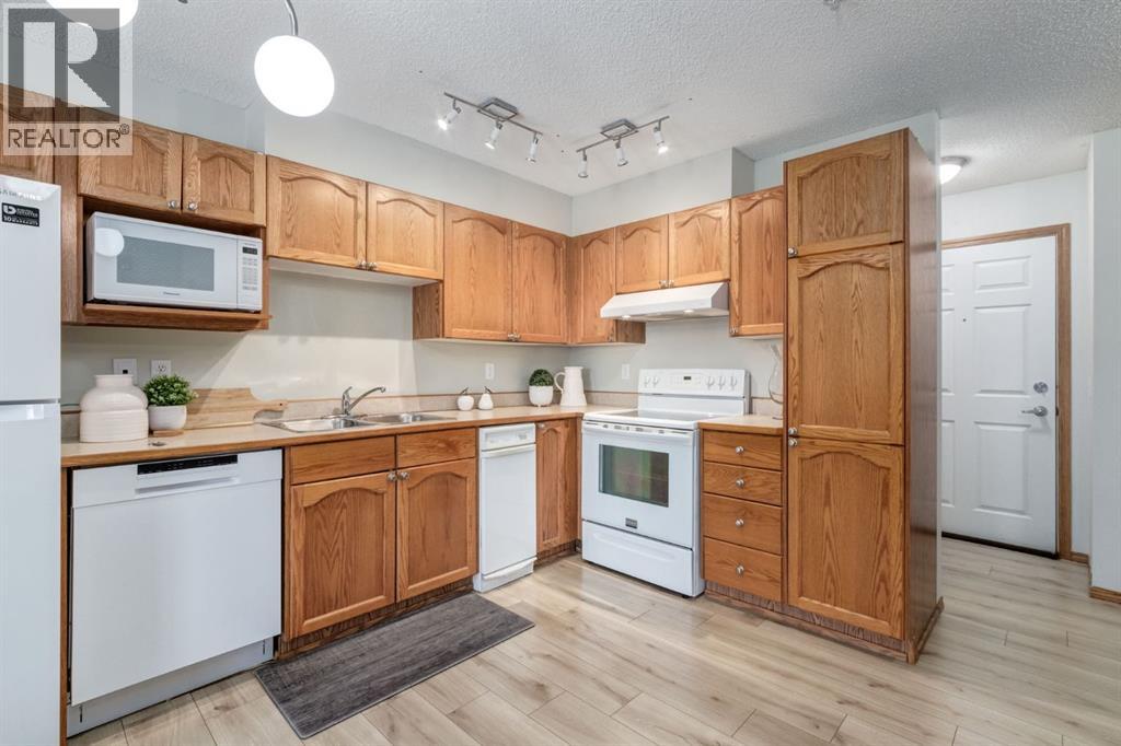 #101 11 Somervale View SW - 15