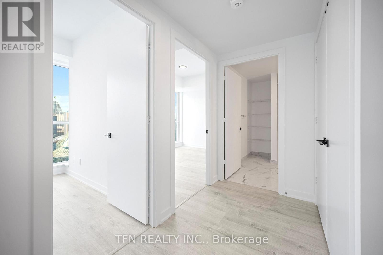 #4506 327 KING STREET W - 10