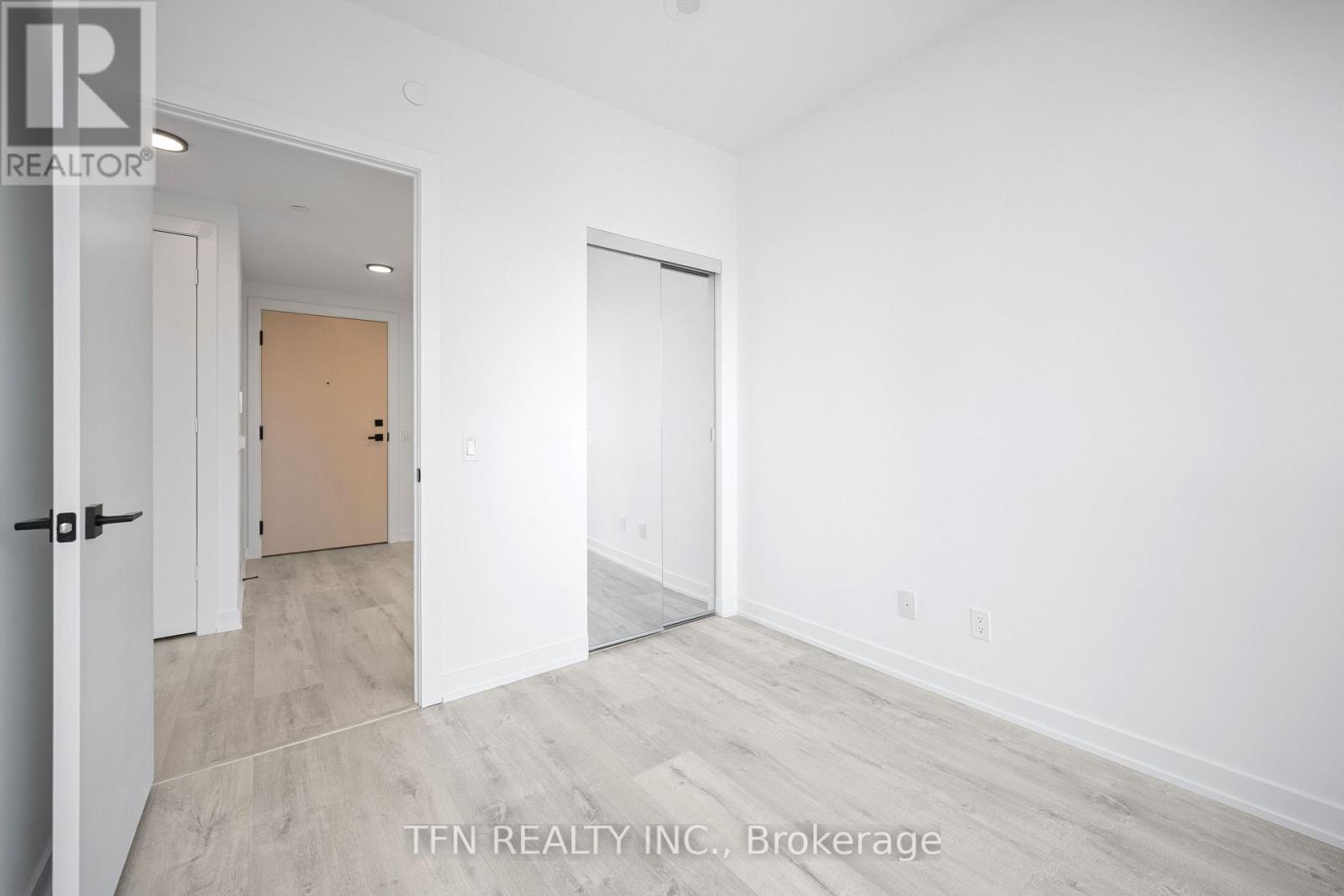 #4506 327 KING STREET W - 14